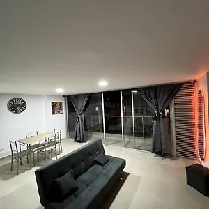 Espacioso Con Piscina En Laureles 201 Apartamento